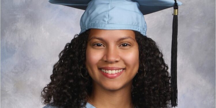 Rosalía Minyety: joven dominicana graduada en Columbia que se abre camino en la ciencia