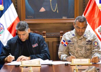 FARD y Aerolínea Arajet firman acuerdo en beneficio a programa de pasantía