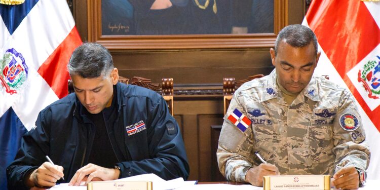 FARD y Aerolínea Arajet firman acuerdo en beneficio a programa de pasantía