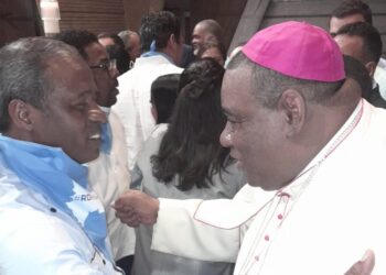 Rafael González reafirma compromiso con preservación de la vida durante encuentro con iglesia católica