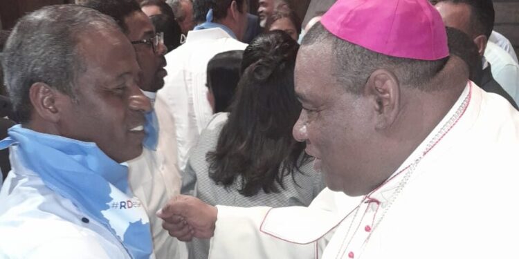 Rafael González reafirma compromiso con preservación de la vida durante encuentro con iglesia católica