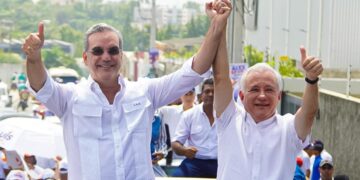 Luis Abinader y Antonio Taveras cierran campaña con caravana masiva en la Provincia Santo Domingo