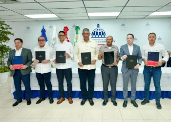 Director PN participa en firma convenio integración de cámaras sector privado al sistema 911