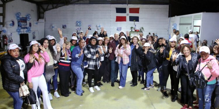 Candidato a diputado de Ultramar Edward Cruz realiza encuentro con dominicanos en el exterior