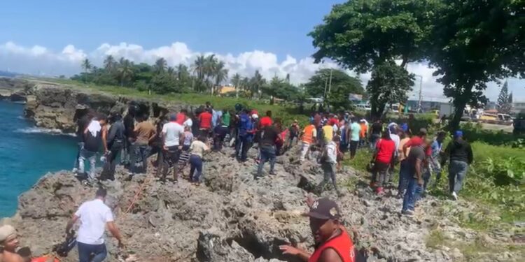 Hallan cuerpo de mujer supuestamente se habría lanzado al mar Caribe