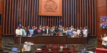 Observadores electorales de seis países Latinos visitan al Senado dominicano