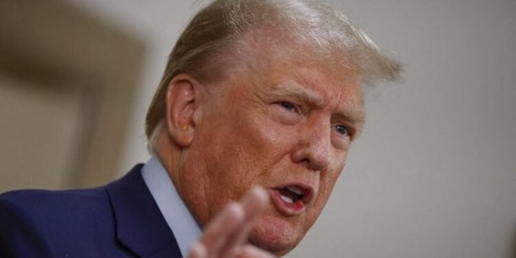 Trump dice Biden está "mentalmente incapacitado" para ser presidente de EE.UU