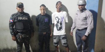 Policía apresa en flagrante delito a tres de cuatro presuntos atracadores en SDN