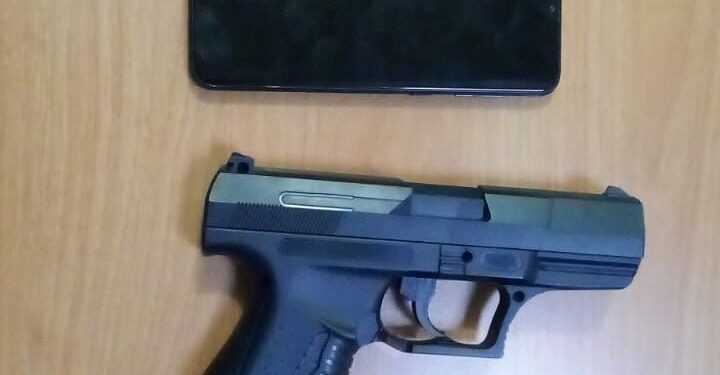 Policía captura uno de dos hombres captado en video perpetrando asalto en SDN