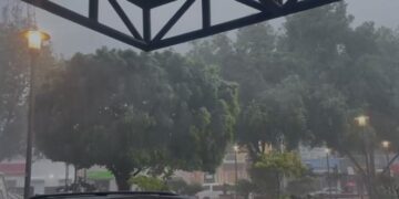 Fuertes aguaceros se registran en el Gran Santo Domingo por efectos de vaguada y sistema de baja presión