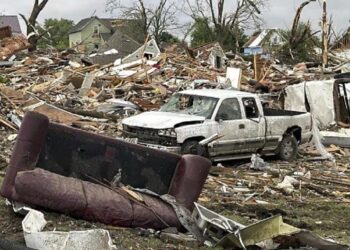 Tornados han dejado varios muertos en Iowa y amenazan a Texas y Nueva York
