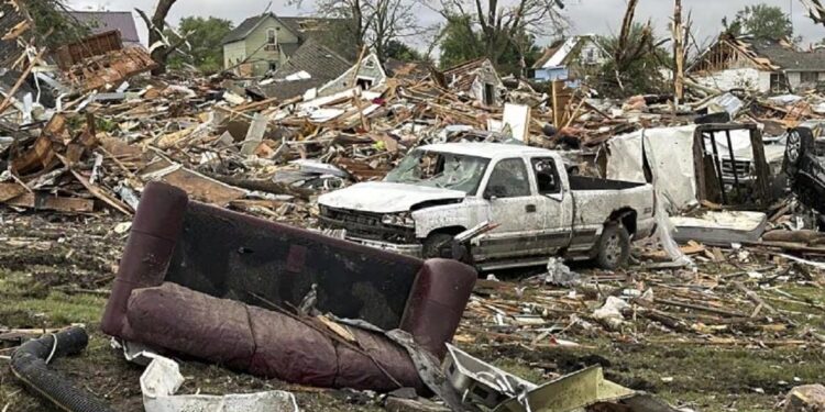 Tornados han dejado varios muertos en Iowa y amenazan a Texas y Nueva York