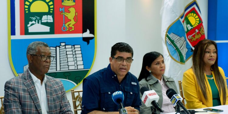 Alcalde Dío Astacio anuncia plan de desmonte de propaganda política en Santo Domingo Este