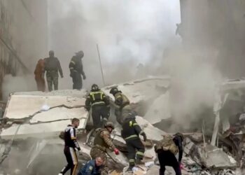 Los ataques rusos contra la red eléctrica ucraniana provocaron apagones en todo el país