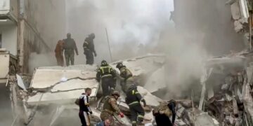 Los ataques rusos contra la red eléctrica ucraniana provocaron apagones en todo el país