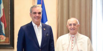 Presidente recibe en Palacio visita del cardenal italiano Fernando Filoni