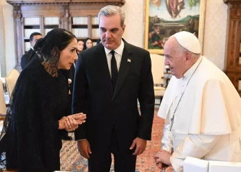Papa Francisco manifiesta interés por visitar RD; felicita a Abinader por la reelección