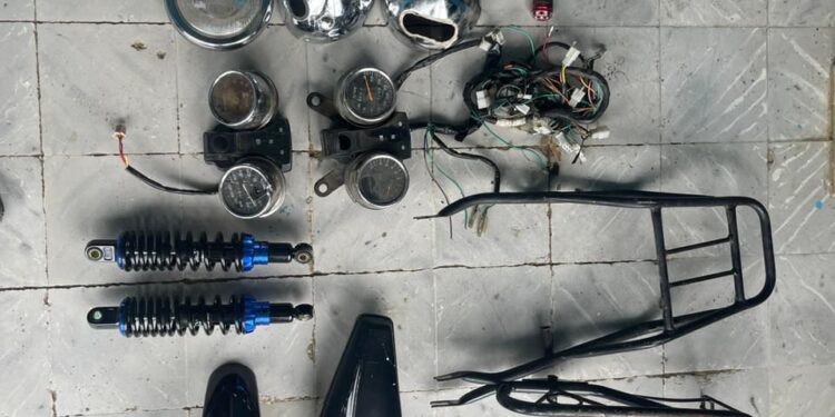 Policía Nacional desmantela desguazadero de motocicletas en Santiago