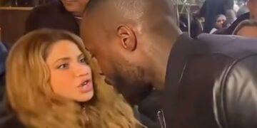 Shakira esquivó hombre que intentó besarla en la boca