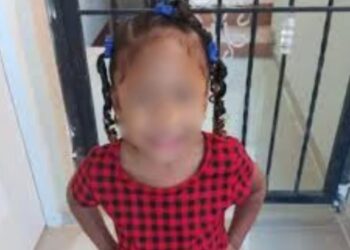 Inducen a estado de coma niña que cayó de cuarto piso en clínica de San Cristóbal