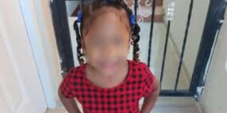 Inducen a estado de coma niña que cayó de cuarto piso en clínica de San Cristóbal