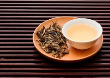 Cómo preparar el té blanco que ayuda a controlar el colesterol y fortalece el sistema inmunitario