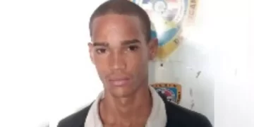 Capturan a un hombre sustrayendo varillas del monorriel en Santiago