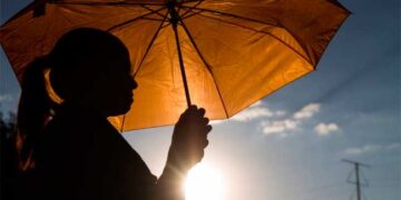 Lunes soleado con temperaturas calurosas y algunos aguaceros locales