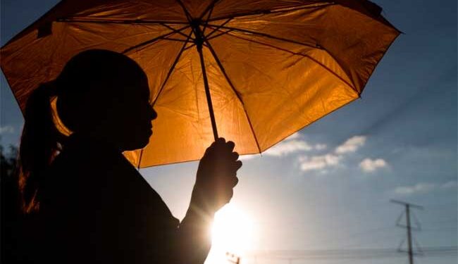 Lunes soleado con temperaturas calurosas y algunos aguaceros locales