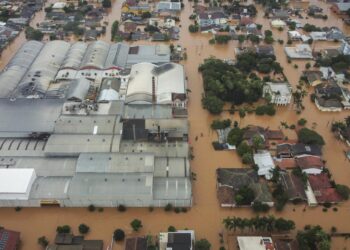 Los muertos por las inundaciones en Brasil ascendieron a 127 y ya son casi dos millones los damnificados
