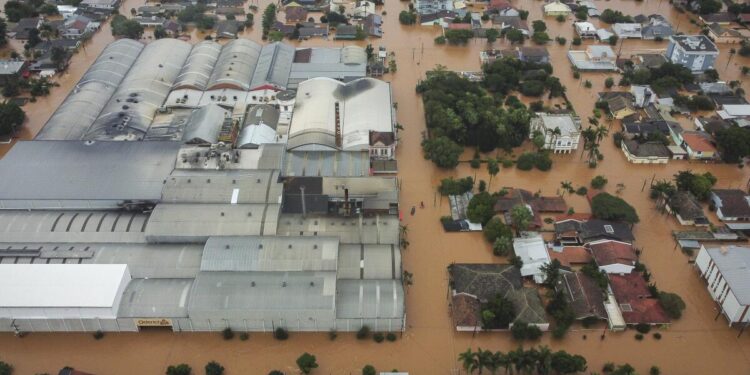 Los muertos por las inundaciones en Brasil ascendieron a 127 y ya son casi dos millones los damnificados