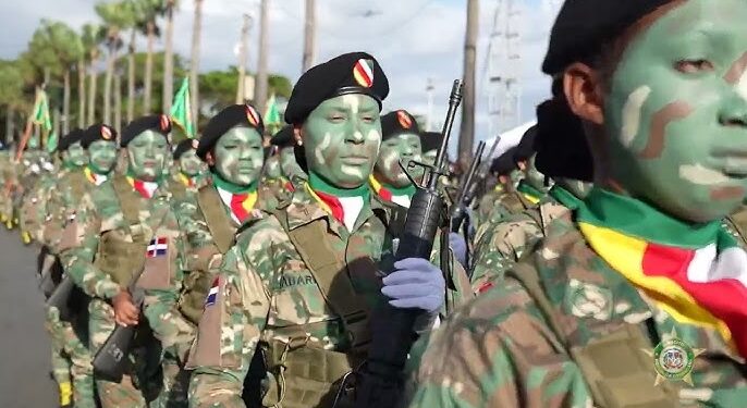 Primera agrupación de tropas kenianas parte hacia Haití