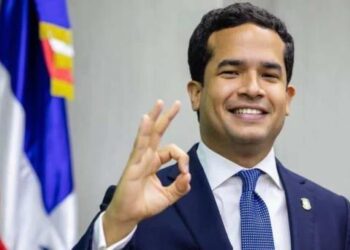Líderes evangélicos sugieren votar por Omar Fernández