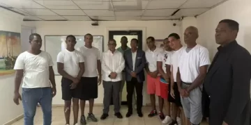 Candidato a diputado visita Hogar Crea y se compromete a legislar por más recursos