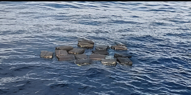 DNCD Incauta 30.6 kilos de cocaína y 56.2 libras de marihuana en alta mar