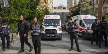 Tres muertos y cinco heridos en un tiroteo en Estambul
