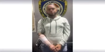 Capturan en La Caleta a hombre que causó quemaduras a expareja e hijo de esta