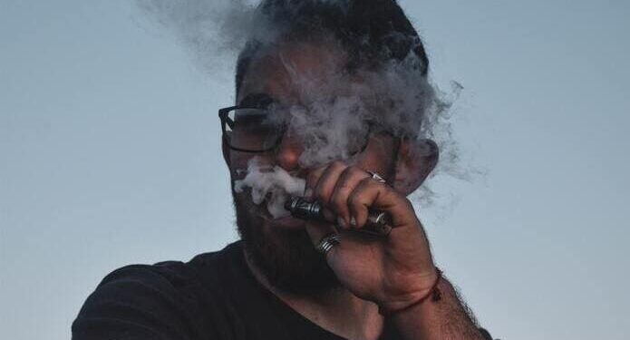 Vapear después de dejar de fumar aumenta el riesgo de cáncer de pulmón