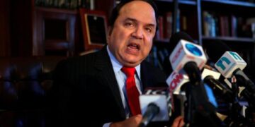 Vinicio Castillo felicita a Omar tras la ventaja de un 55.61% en primer boletín de JCE