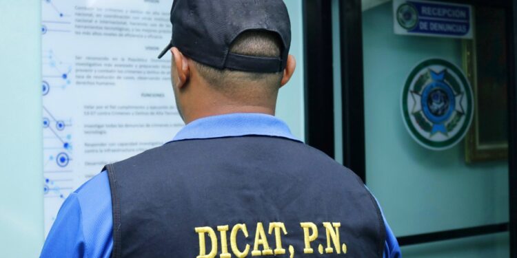 DICAT arresta a cuatro hombres por estafa electrónica en Santiago, Azua, Higüey y el DN
