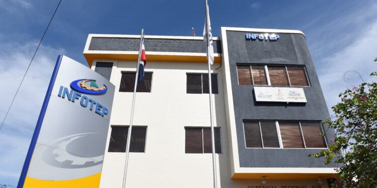 INFOTEP entregará títulos a mil 960 participantes en graduación