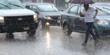 Continúan las lluvias por onda tropical y vaguada