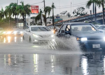 Se espera que continúe lloviendo en varias provincias debido al alto contenido de humedad y los efectos de una onda tropical