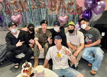 Miembros de BTS reciben a Jin tras terminar servicio militar obligatorio