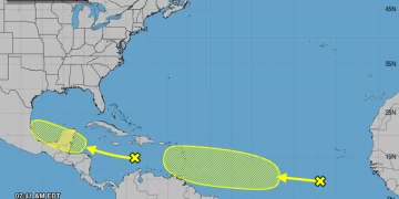 Onamet vigila dos zonas de aguaceros asociadas a ondas tropicales