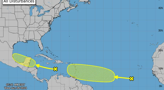 Onamet vigila dos zonas de aguaceros asociadas a ondas tropicales