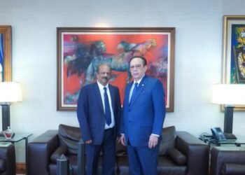 Valdez Albizu recibe la visita de su homólogo del BCRD de Guyana, Gobind Ganga