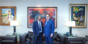 Valdez Albizu recibe la visita de su homólogo del BCRD de Guyana, Gobind Ganga