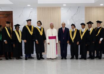 UCSD celebra la investidura de 420 profesionales de postgrado