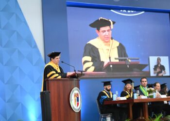 PUCMM gradúa 849 profesionales y llama lograr reforma garante de bienestar para los dominicanos